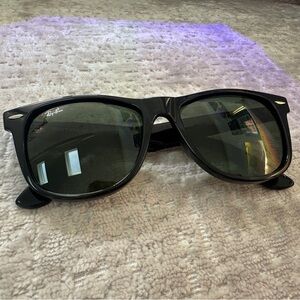 Ray-Ban Wayfarer Sunglasses RB2140 Black Green Lenses Made in Italy